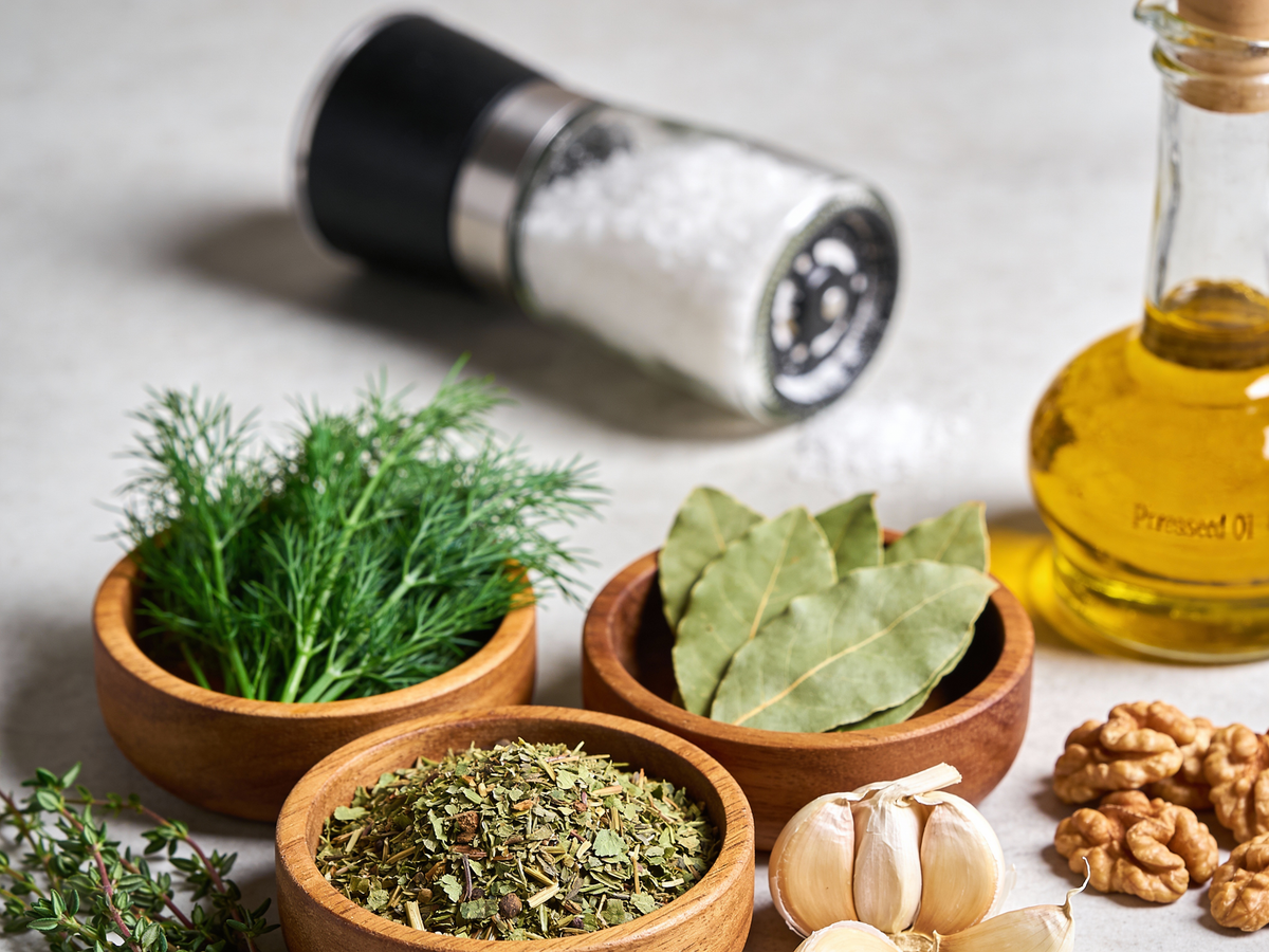 Zioła i przyprawy zamiast soli, składniki na dieta dash jadłospis